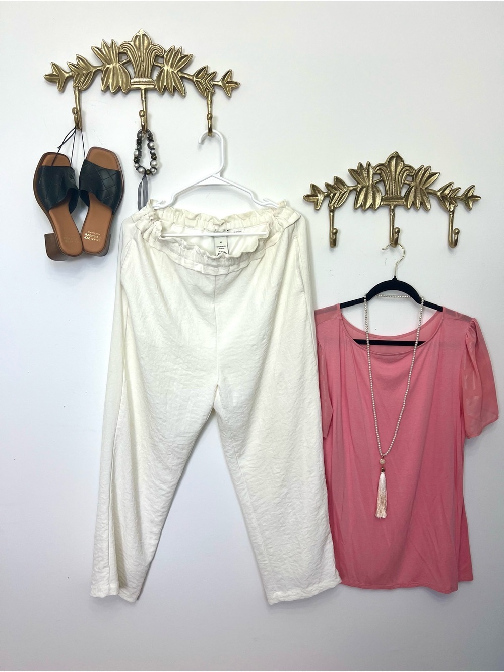 Cream elastic waist ankle pant M waist -32” plus stretch l 37”